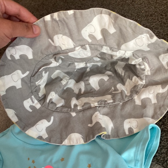 CARTERS Baby Girl Unicorn Rashguard with Gymboree hat - Picture 4 of 6